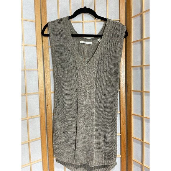 Cyrus Med Sleeveless Sweater â - Picture 2 of 13